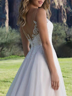 Robe de mariée simple en tulle ivoire sans manches, décolleté en V, ligne A avec dentelle, WD0506