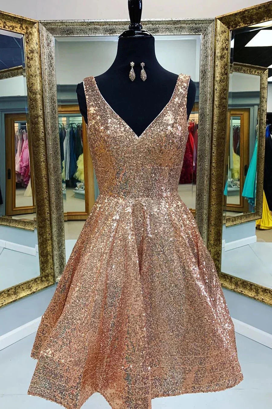 Vestidos Cortos de Gala con Lentejuelas Dorados en Línea A con Escote en V para el Baile de Bienvenida