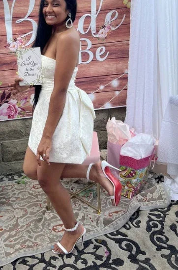 Süßes Rosa Trägerloses Satin-Druck Ballkleid, Kurzes Abschlussballkleid Mit Schleife Y7965