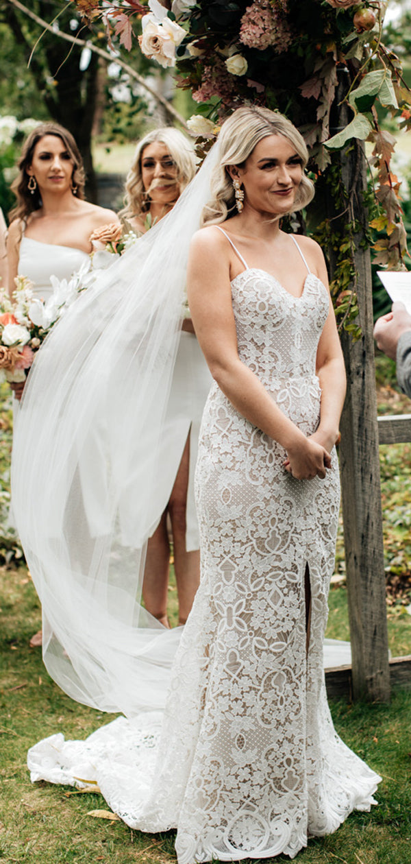 Meerjungfrau V-Ausschnitt Spaghettiträger Spitze Ärmellose Brautkleider.DB10083