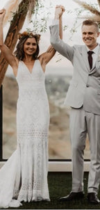 Abiti da sposa sexy con scollo a V, pizzo e strascico, DB10270