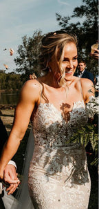 Neue Ankunft V-Ausschnitt Tüll Spitze Meerjungfrau Open Back Lange Brautkleider.DB10480