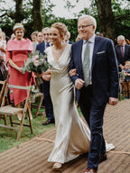 Vestidos de noiva compridos, sensuais, com decote em V, costas abertas, simples e macios, em cetim, DB10685