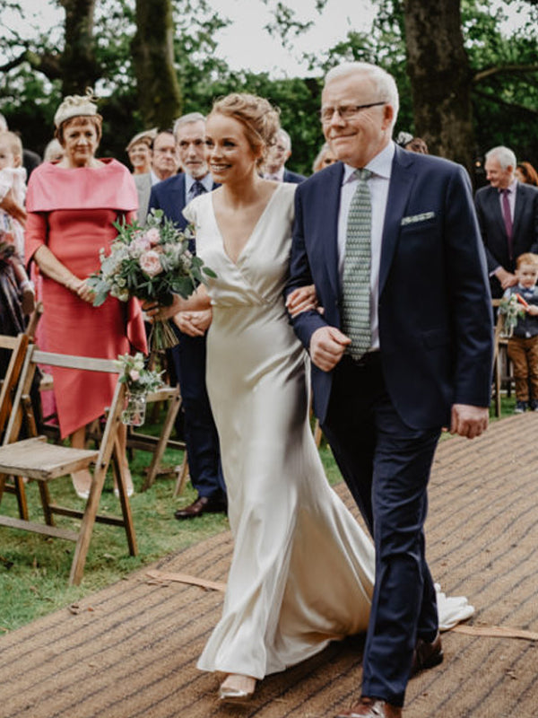 Vestidos de noiva compridos, sensuais, com decote em V, costas abertas, simples e macios, em cetim, DB10685