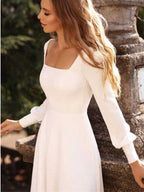 Robe de mariée blanche satinée à manches longues, coupe A et encolure carrée, WD0481