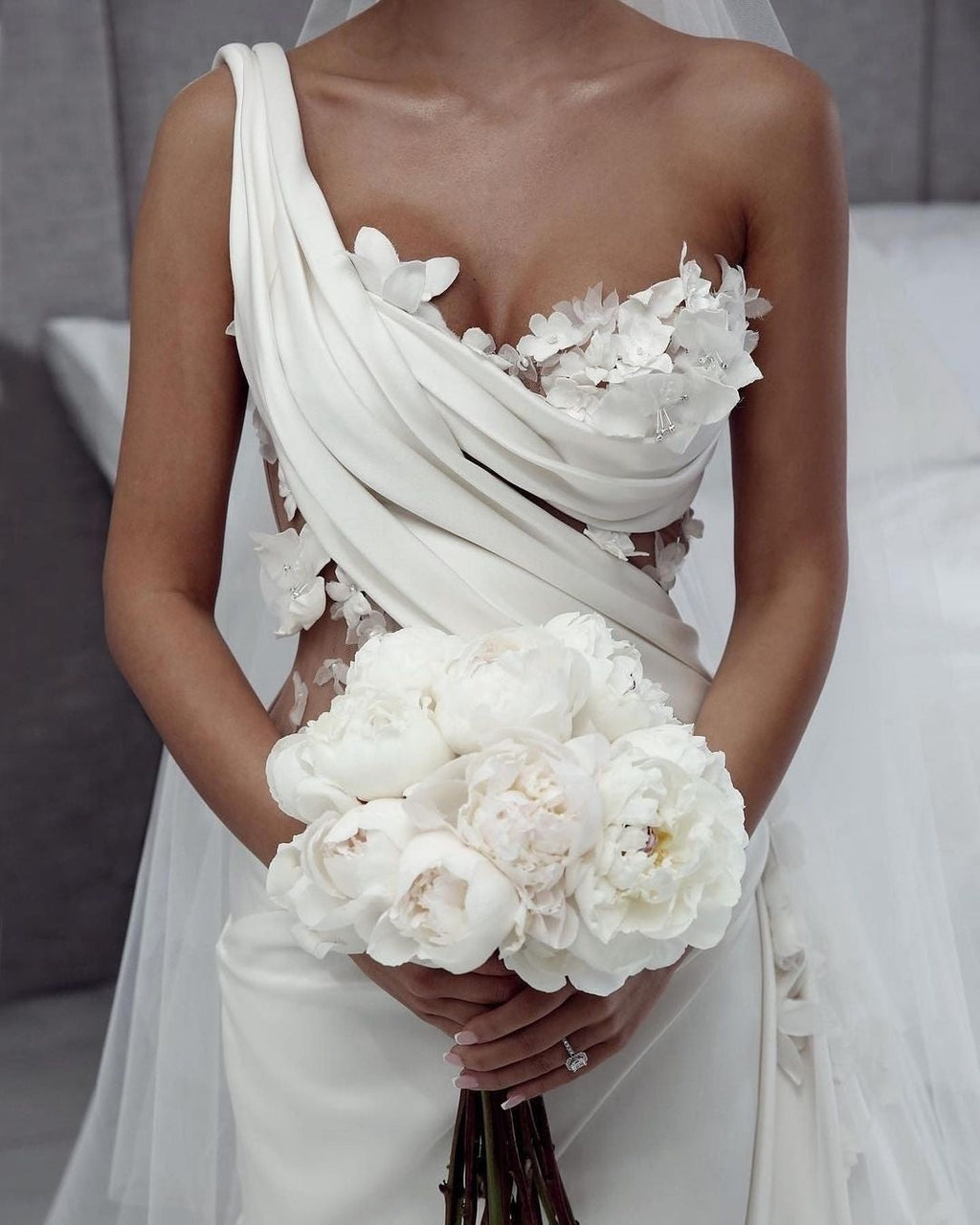 Elegantes One-Shoulder-Applikation-A-Linie Satin-Brautkleid in Weiß, WD0537