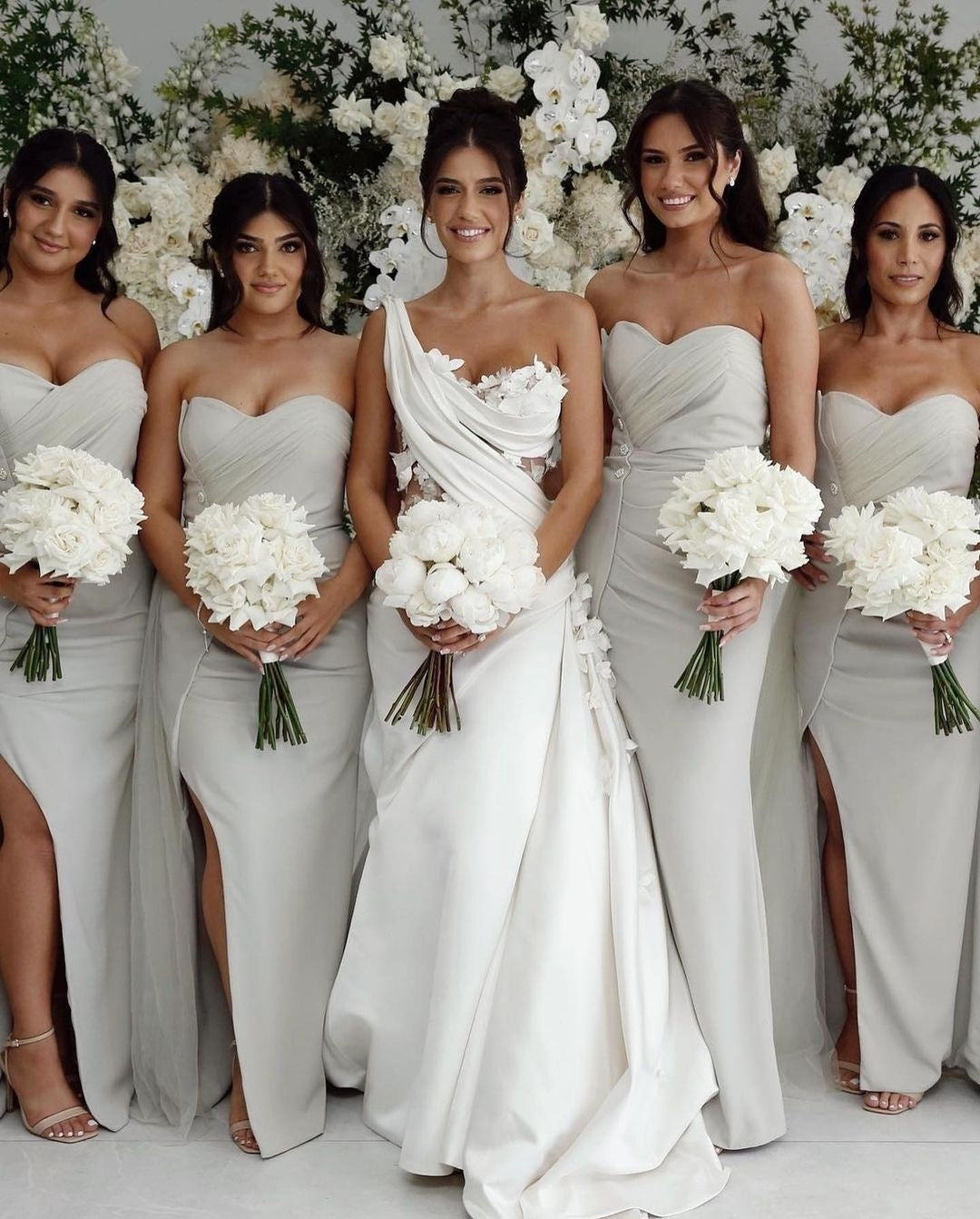 Elegantes One-Shoulder-Applikation-A-Linie Satin-Brautkleid in Weiß, WD0537