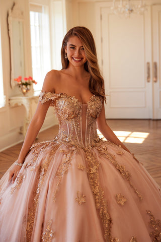 Schulterfreies Ballkleid mit 3D-Schmetterling von Juliet JT1485J