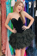 Vestido Corto de Baile sin Tirantes con Volantes de Terciopelo Negro