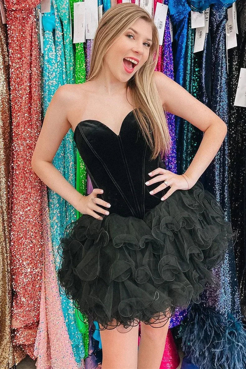 Schwarzes Samt Trägerloses Rüschen Kurzes Homecoming-Kleid