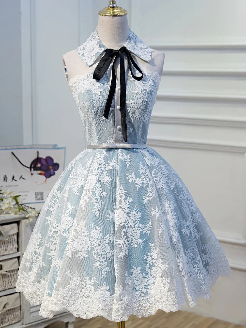 Niedliche Homecoming-Kleider im Halterneck-Stil mit Spitzenapplikationen