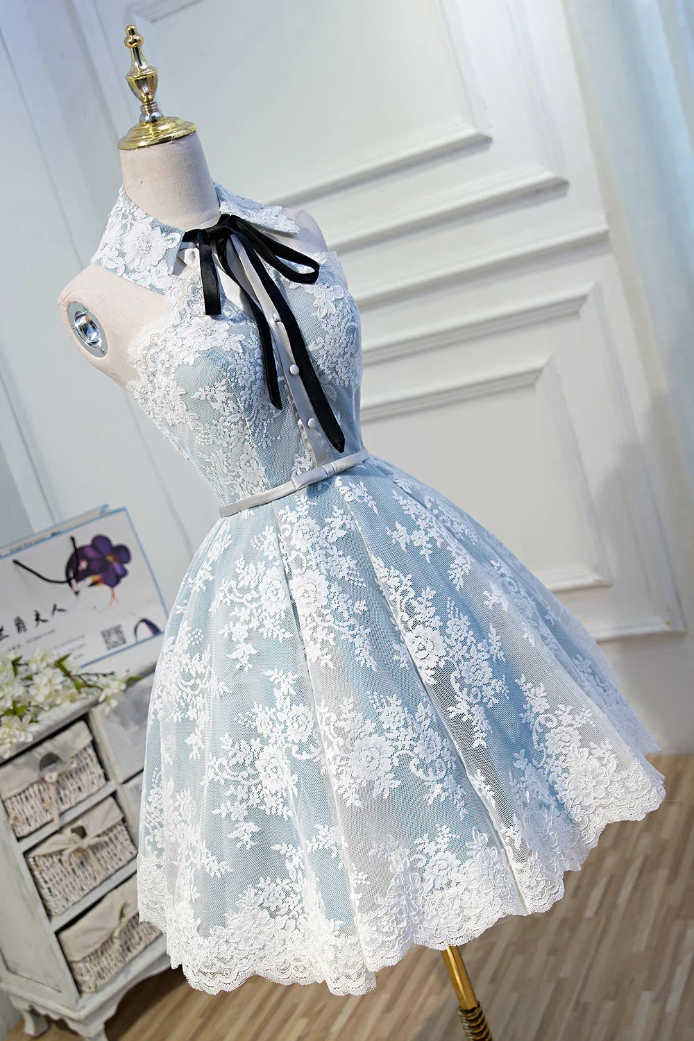 Niedliche Homecoming-Kleider im Halterneck-Stil mit Spitzenapplikationen