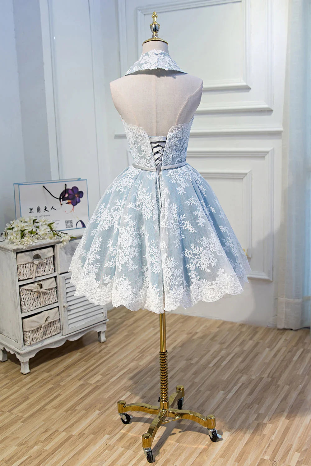 Niedliche Homecoming-Kleider im Halterneck-Stil mit Spitzenapplikationen