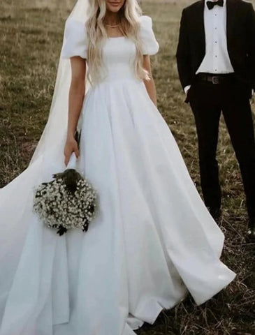 Formelles Ballkleid mit quadratischem Ausschnitt und kurzen Ärmeln, Kapellenschleppe, Satin, Brautkleider