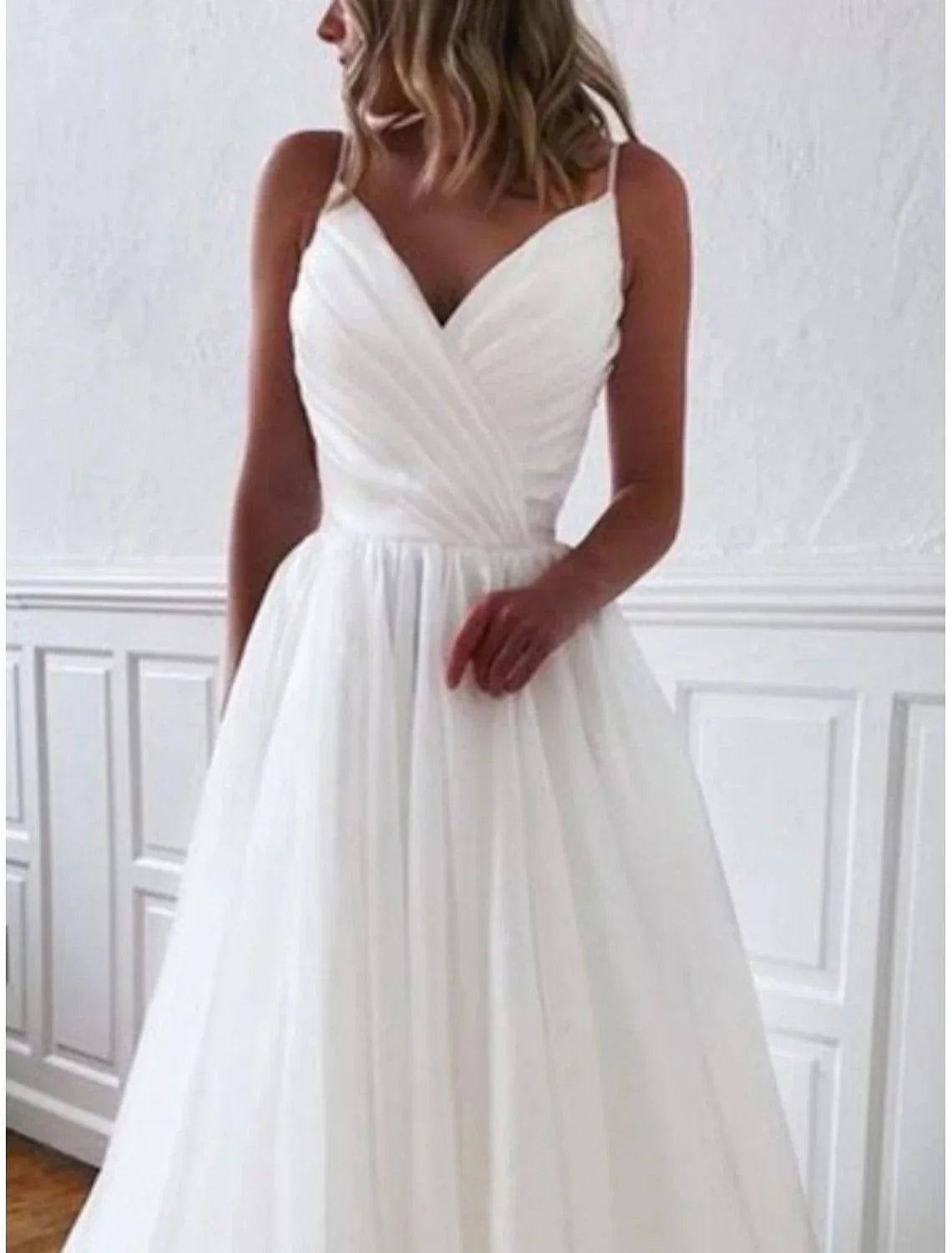 Abiti da Sposa Semplici in Chiffon con Scollo Camiciola, Senza Maniche e Strascico a Corte