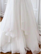 Abiti da Sposa Semplici in Chiffon con Scollo Camiciola, Senza Maniche e Strascico a Corte