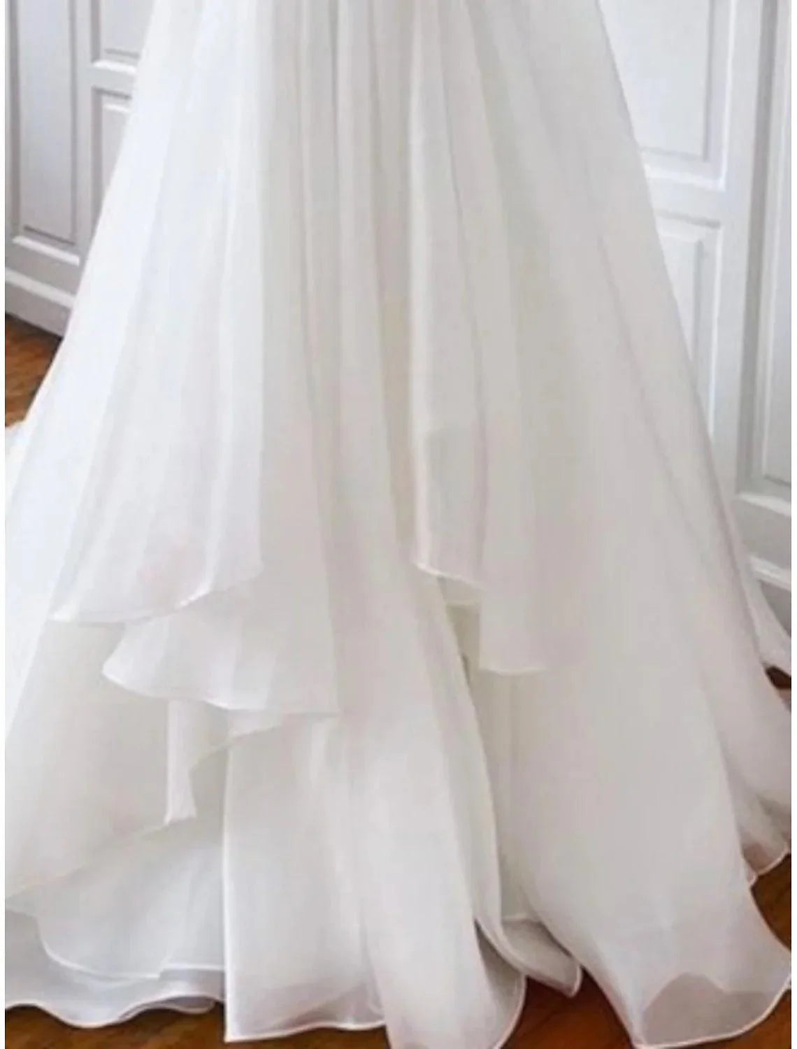 Abiti da Sposa Semplici in Chiffon con Scollo Camiciola, Senza Maniche e Strascico a Corte