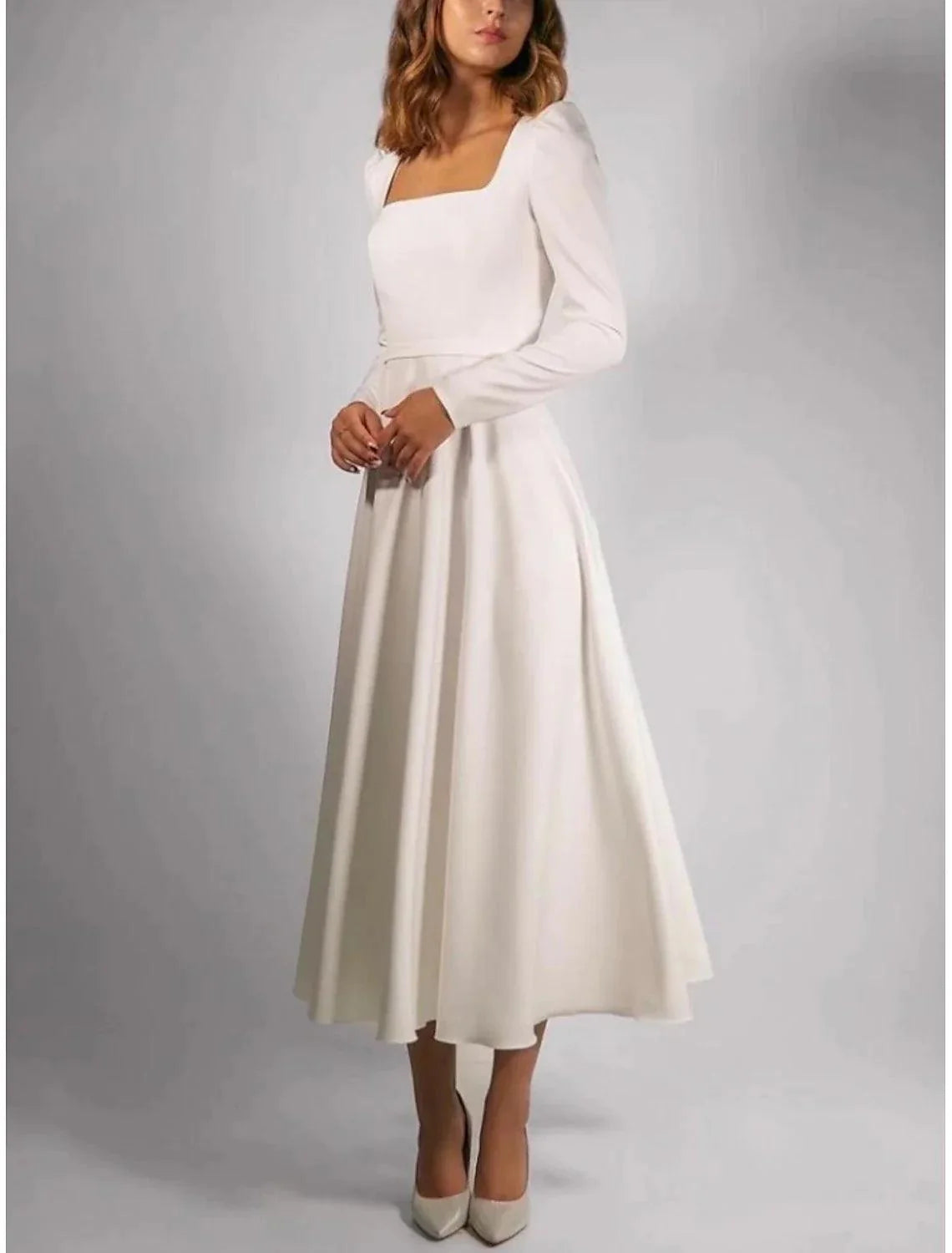 Robes de mariée simples en mousseline, sans manches, avec traîne de cour et décolleté camisole