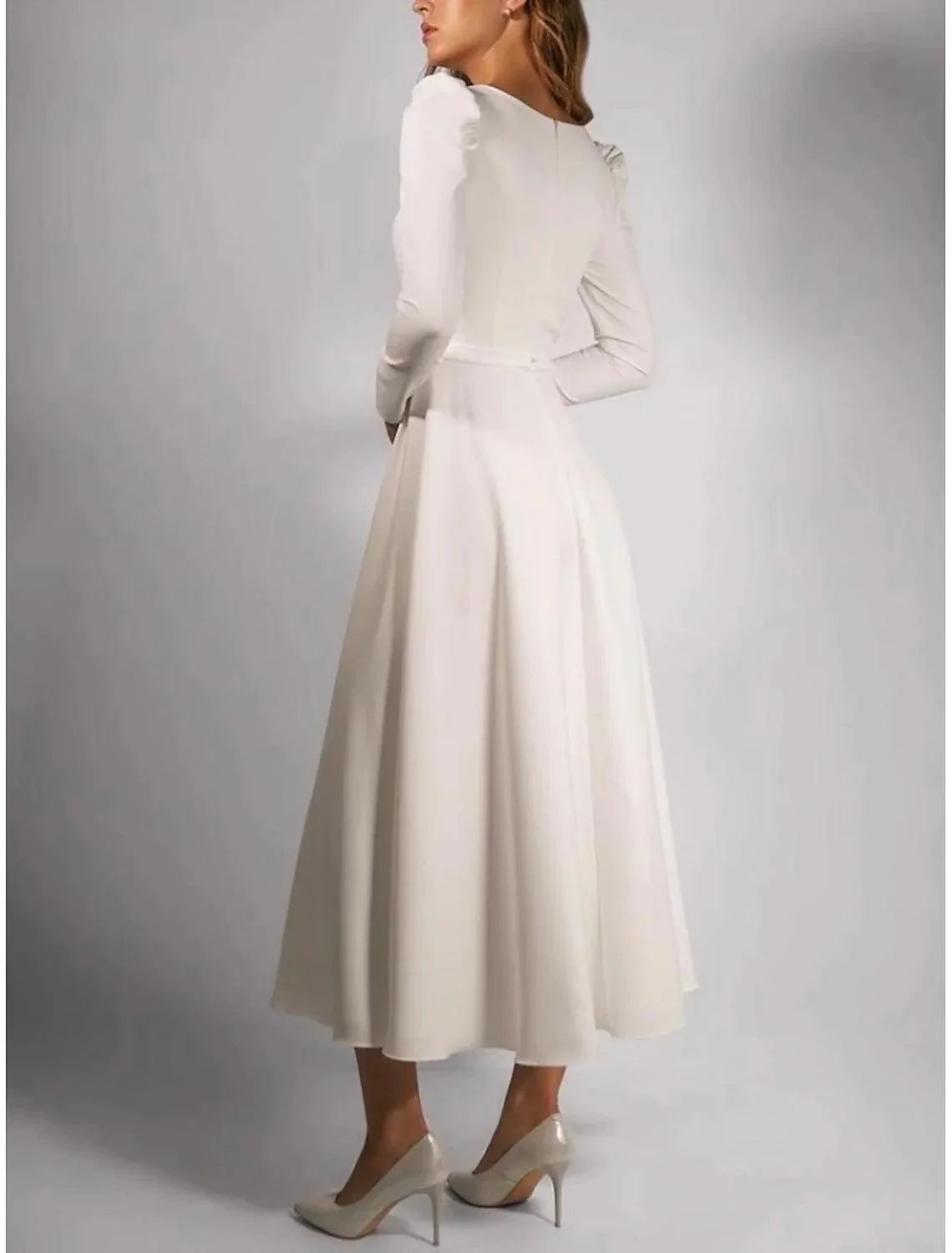 Robes de mariée simples en mousseline, sans manches, avec traîne de cour et décolleté camisole