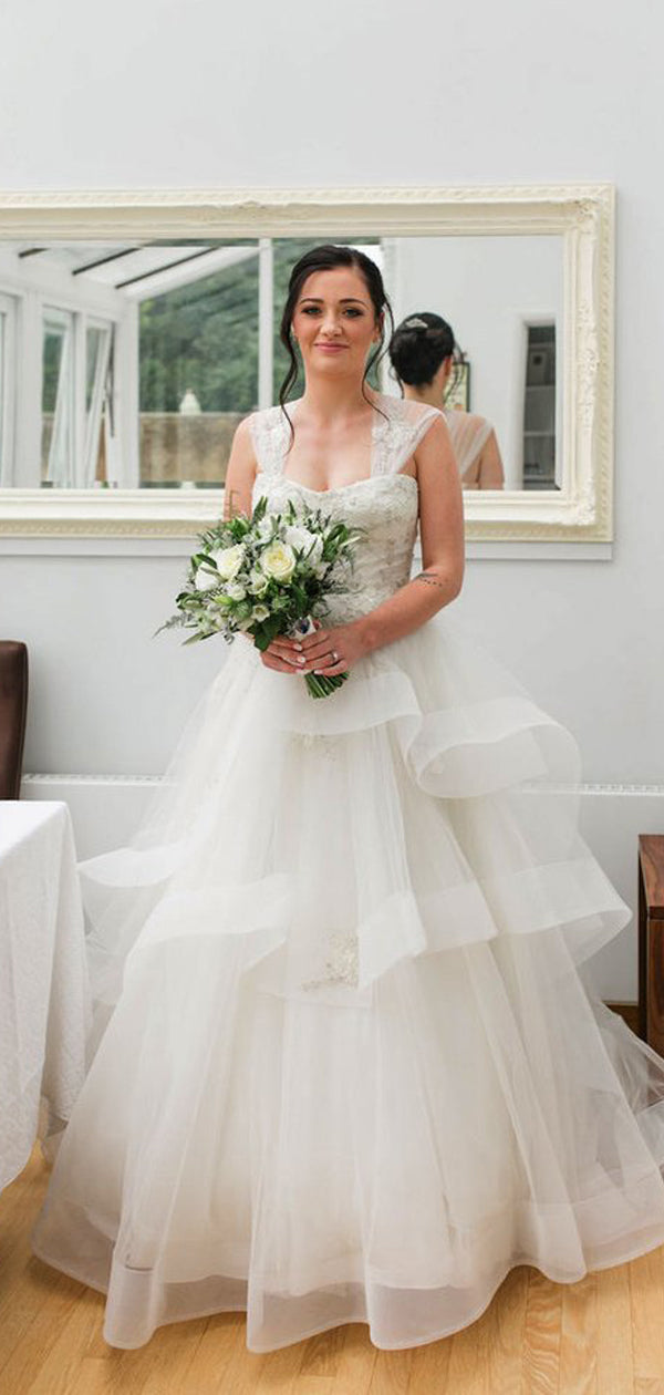 Robe de mariée vintage en organza ivoire à volants, applications sans manches et à plusieurs étages, WD0098