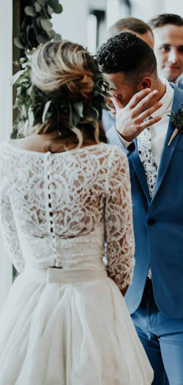 Abito da sposa lungo due pezzi in chiffon con pizzo, scollatura a V e maniche tre quarti. Modello DB10472