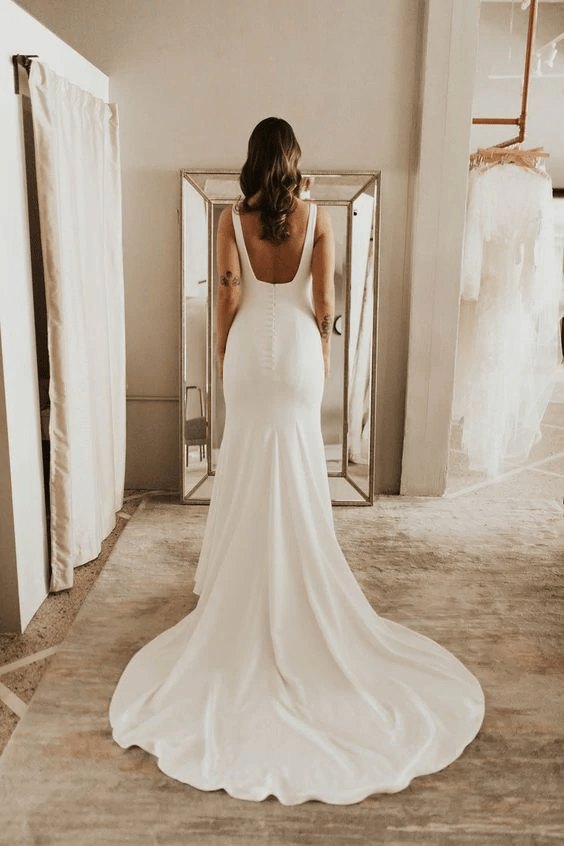 Einfaches Scheiden-Kleid mit quadratischem Ausschnitt und langem rückenfreien Schnitt für die Hochzeit