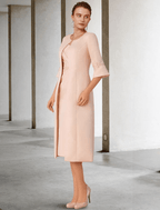 Vestido de mãe da noiva de duas peças, estilo coluna, elegante, com decote em V, comprimento até ao joelho, renda, chiffon elástico, manga curta, com aplicações, drapeado lateral