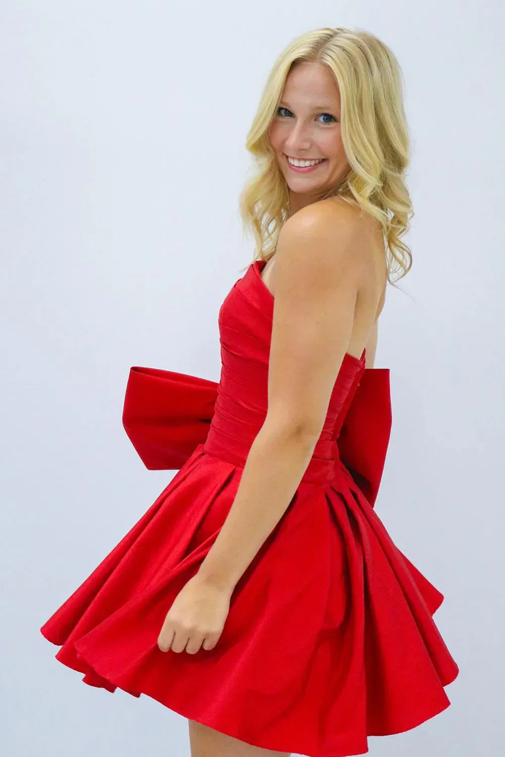 Trägerloses A-Linien-Partykleid mit Falten und Schleife