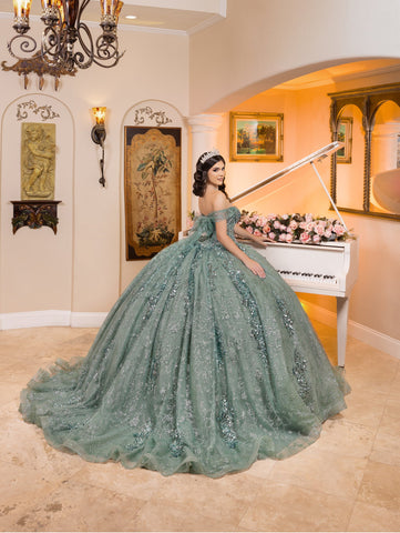 Vestido de baile com decote ombro a ombro em camadas da LizLuo Quince 26106