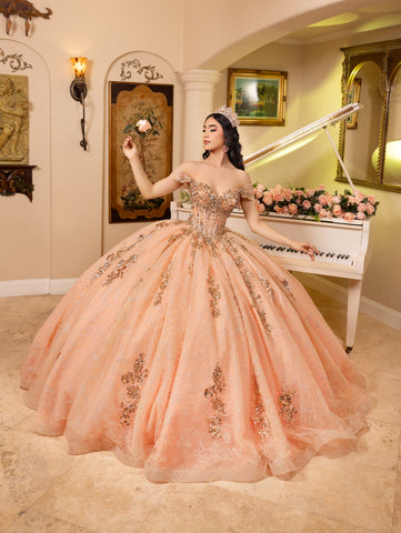 Vestido de baile com decote ombro a ombro em camadas da LizLuo Quince 26106
