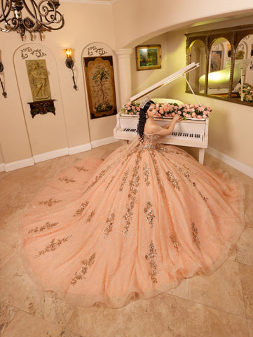 Vestido de baile com decote ombro a ombro em camadas da LizLuo Quince 26106