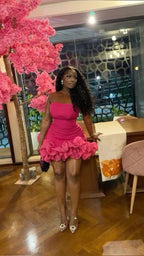 Robe de bal unique sans bretelles rose vif plissée courte pour anniversaire Y7853