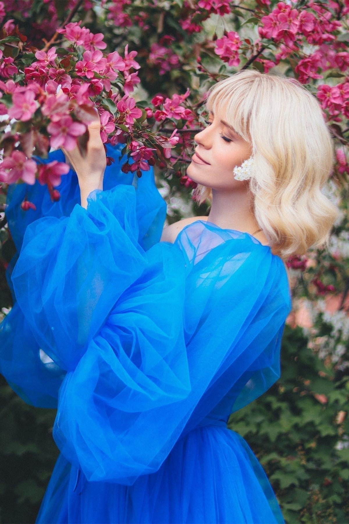 Adelynn | Vestido de festa em tule e cetim com mangas compridas e racha