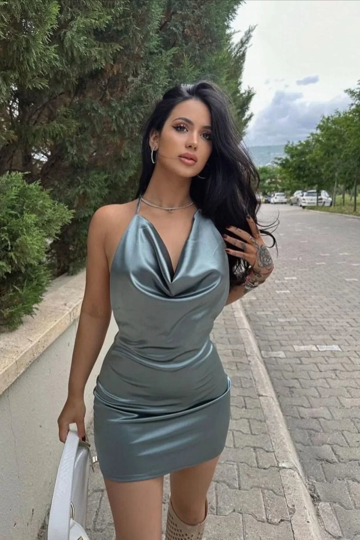 Vestido de Satén para el Baile de Regreso con Cuello Bufa para Mujer Y2718