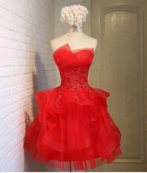 Charmantes A-Linien-Spitzen-trägerloses kurzes Homecoming Kleid Y1107