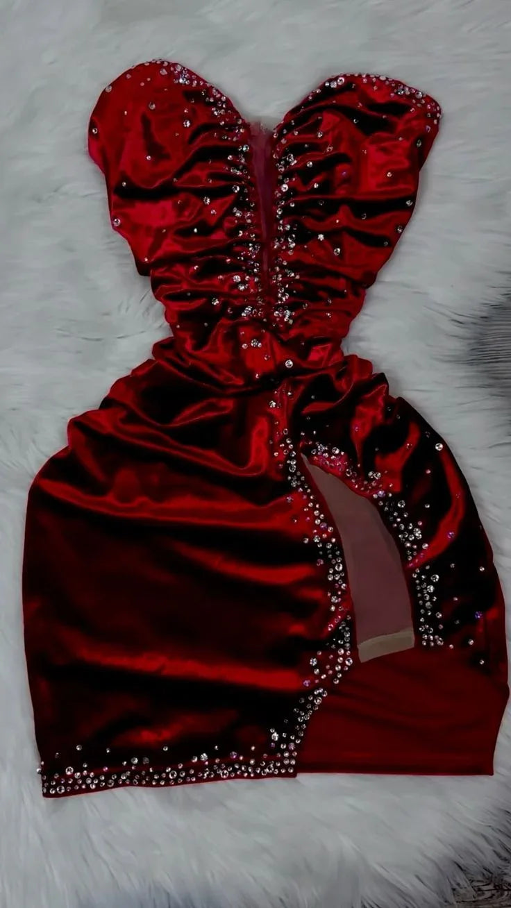 Vestido Corto de Cumpleaños de Terciopelo Borgoña Sensual con Abalorios para el Baile de Bienvenida Y7703