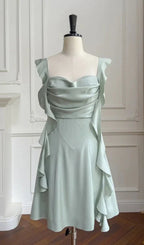 Modisches Grünes A-Line Homecoming-Kleid Satin Mini Abschlussballkleid Y7574
