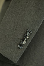 Abito da Sposa in Lana Grigio Carbone a Doppio Petto in 3 Pezzi | Abbigliamento su Misura per lo Sposo e i Testimoni