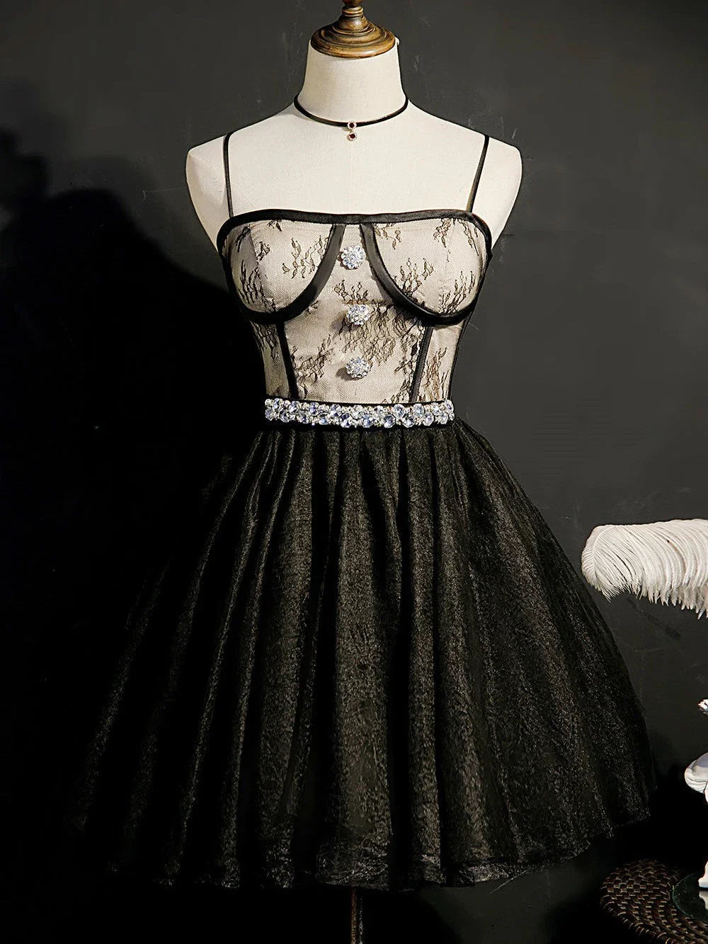 Elegantes Spitzen-Trägertüll-Kleid für den Homecoming-Abend