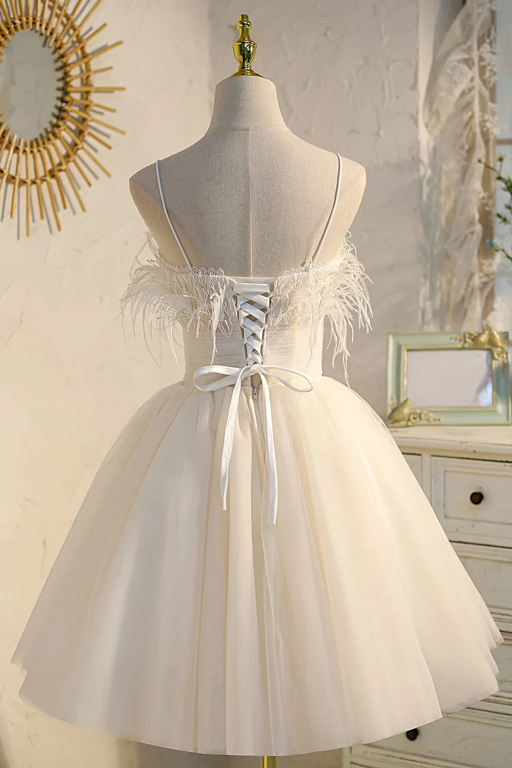 Elegantes trägerloses Spaghettiträger-Tüll-Prinzessinnen-Heimkehrkleid