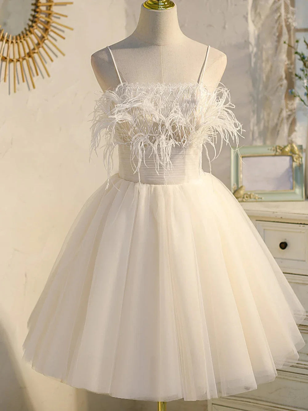 Elegantes trägerloses Spaghettiträger-Tüll-Prinzessinnen-Heimkehrkleid
