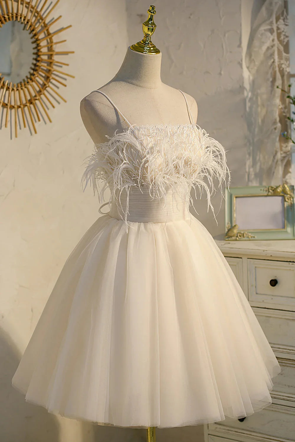 Elegantes trägerloses Spaghettiträger-Tüll-Prinzessinnen-Heimkehrkleid