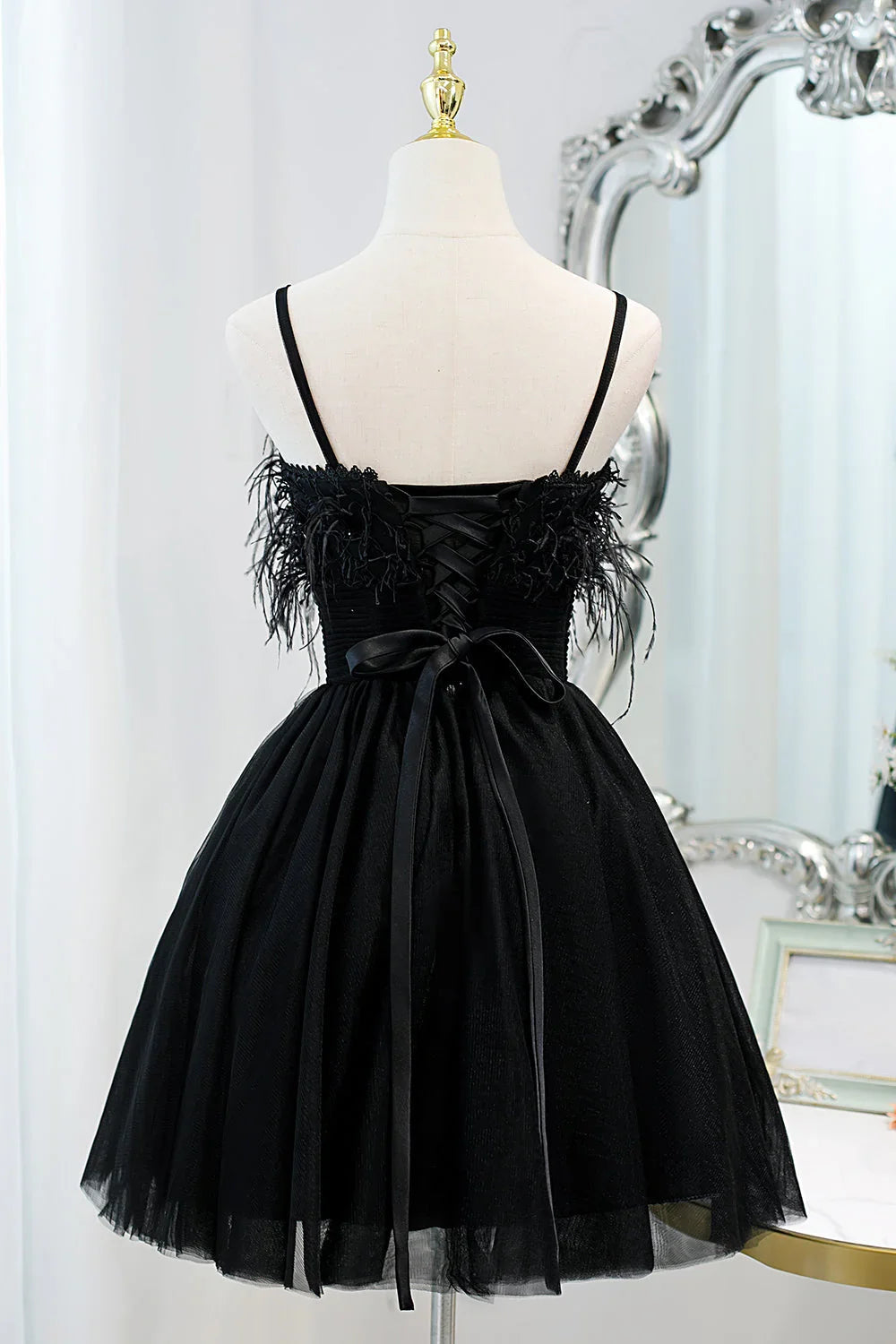 Elegantes trägerloses Spaghettiträger-Tüll-Prinzessinnen-Heimkehrkleid