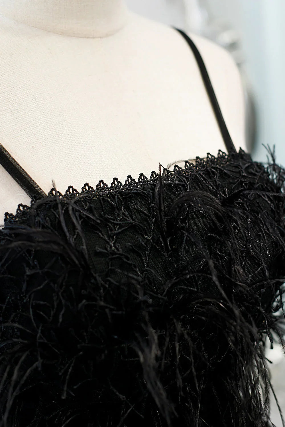 Elegantes trägerloses Spaghettiträger-Tüll-Prinzessinnen-Heimkehrkleid