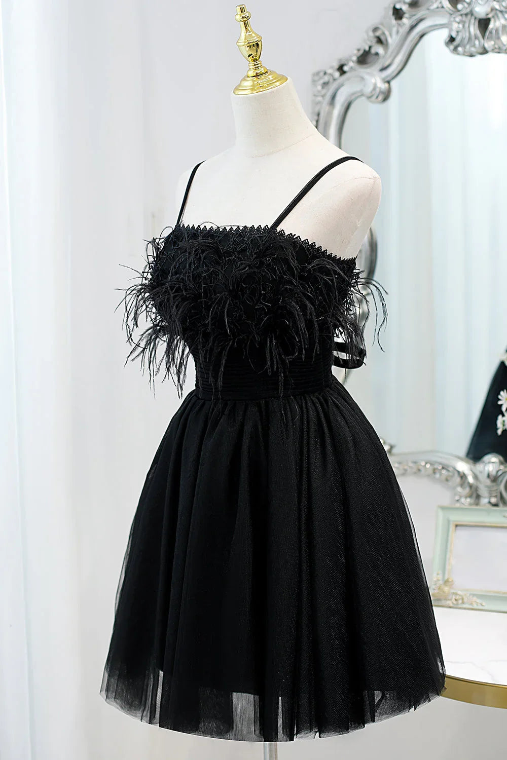 Elegantes trägerloses Spaghettiträger-Tüll-Prinzessinnen-Heimkehrkleid