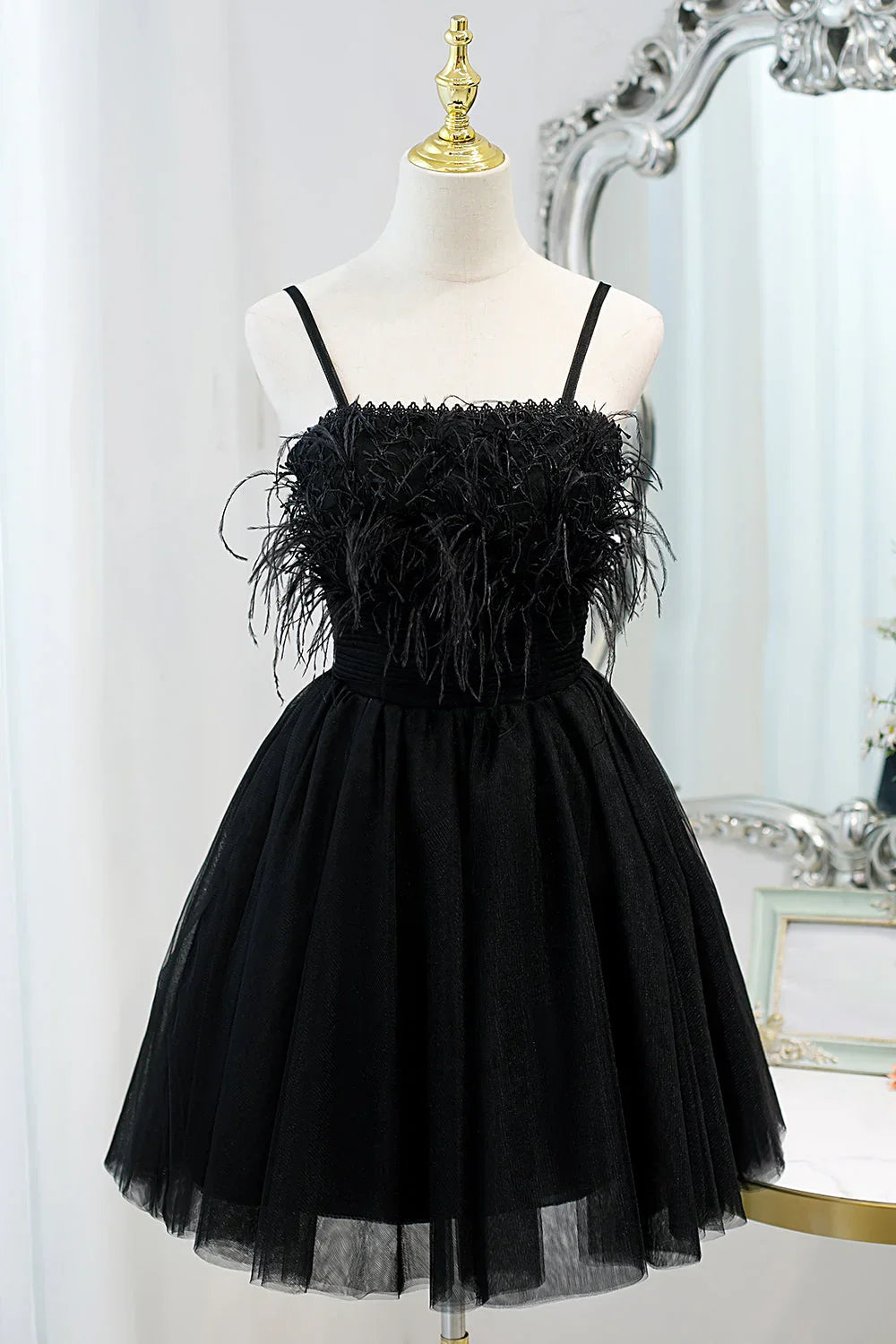 Elegantes trägerloses Spaghettiträger-Tüll-Prinzessinnen-Heimkehrkleid