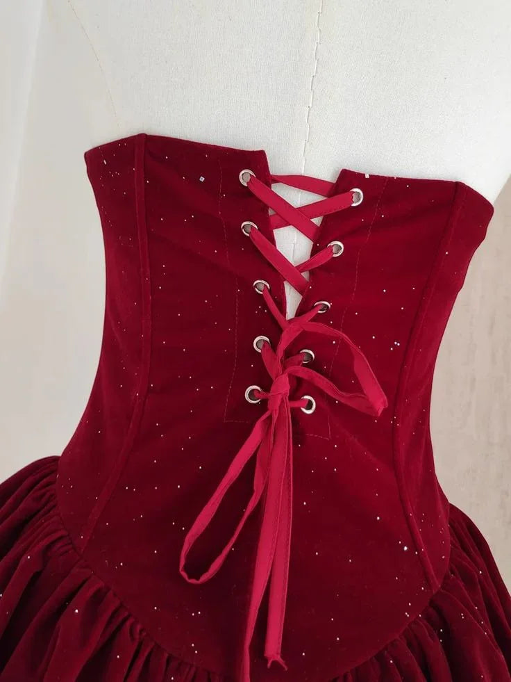 Niedliches A-Linien Trägerloses Burgunder Samt Rüschen Abschlussballkleid Y7972