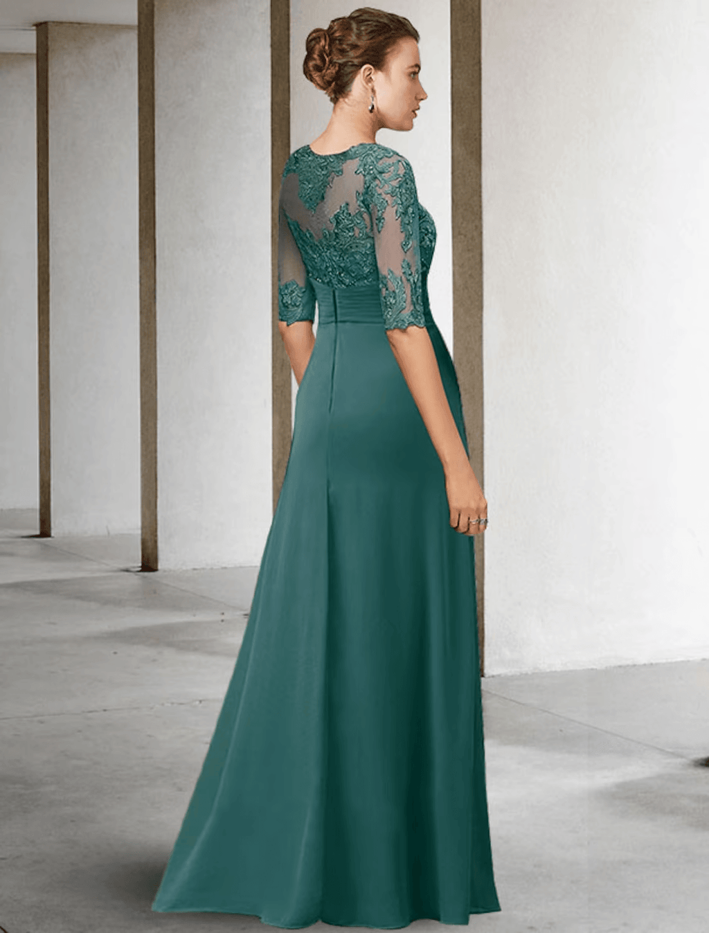 Vestido de mãe da noiva estilo tubo/coluna, tamanho grande, elegante, decote em joia, comprimento até ao chão, chiffon, renda, manga curta com aplicações, drapeado lateral