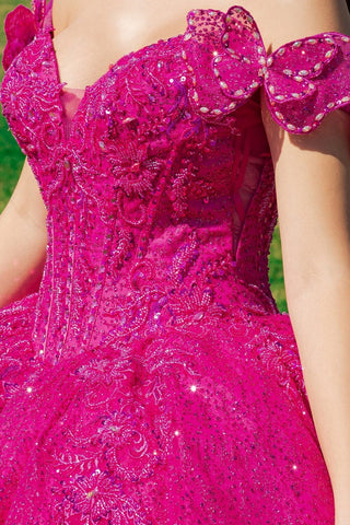 Schulterfreies Ballkleid mit 3D-Schmetterling von Cinderella Couture 8120J