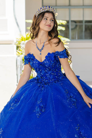 Schulterfreies Ballkleid mit 3D-Schmetterling von Petite Adele PQ1028
